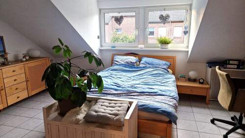 Geräumiges Schlafzimmer im 1. OG - 
