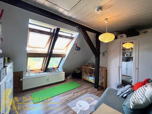 DG: Kinderzi. mit Spitzbodenzugang - 