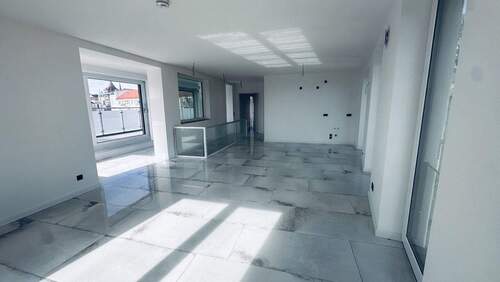 Wohnzimmer - 4 Zimmer Etagenwohnung in Rostock