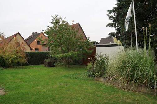 Garten - 9 Zimmer Mehrfamilienhaus, Wohnhaus zum Kaufen in Sachsenhagen