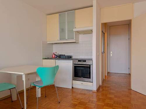 Wohnbereich - 1 Zimmer Etagenwohnung in München