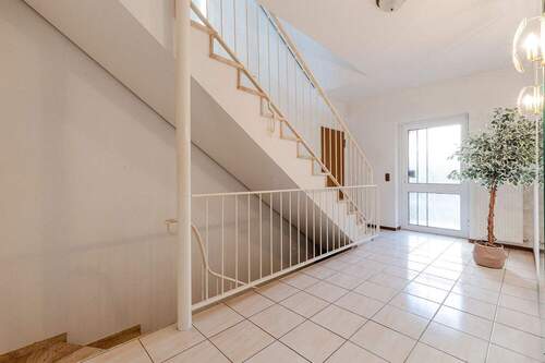 lichtdurchflutetes Treppenhaus - 