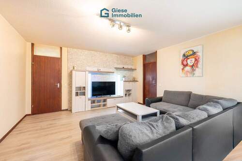 Wohnzimmer - 2 Zimmer Etagenwohnung in Stuttgart