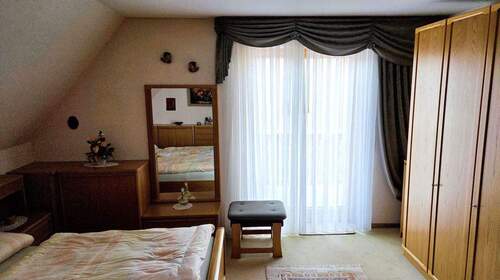 Eltern mit Balkonzugang im OG - 