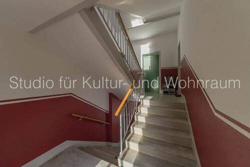 Hausflur - 2 Zimmer Etagenwohnung zur Miete in Dresden