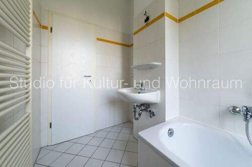 Wannenbad mit Waschmaschinenanschluss - 