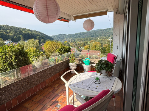 Balkon mit Aussicht - Sofort bezugsfrei: Helle 3-Zimmer-Wohnung mit großer Balkon-Terrasse & Panoramablick – ideal für Eigennutzer in Marktheidenfeld