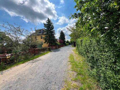 Blick in die Straße - 4 Zimmer Einfamilienhaus in Dresden