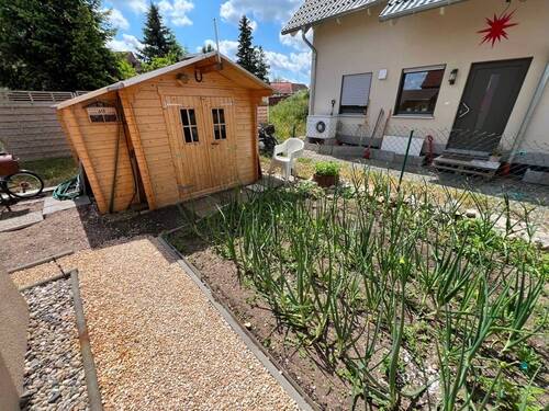 kleiner Nutzgarten mit Gartenhaus - 