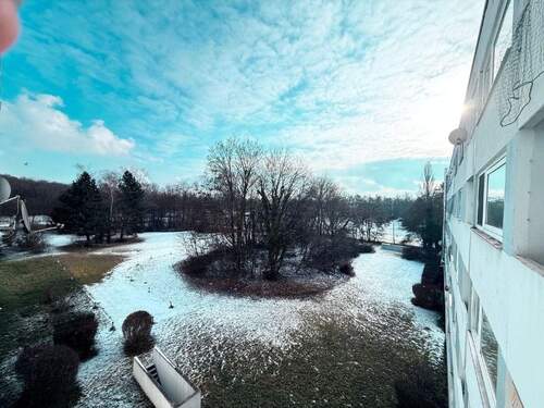 Ausblick Wohnzimmer und Loggia - 