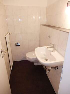 Das Gaste-WC...funkelnagelneu!.JPG - 