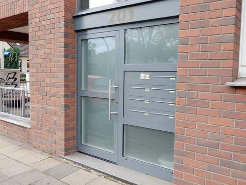 Moderner Objekteingangsbereich.JPG - Etagenwohnung mit 80,40 m&sup2; in Oberhausen zur Miete