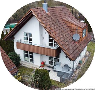 Dachgeschosswohnung mit Balkon - Sehr gepflegte 3,5-Zimmer-Maisonette-Wohnung + Hobbyraum in Aalen-Unterkochen