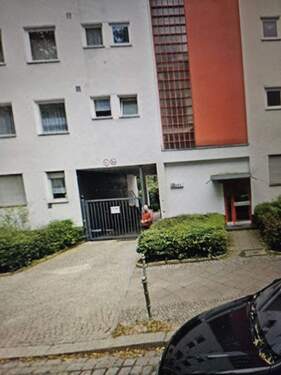 Hauseingang - RUHIG-TOP LAGE-2 Zimmerwohnung mit Balkon in Parknähe