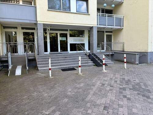 Hauseingang - 4 Zimmer Etagenwohnung zum Kaufen in Steinbach