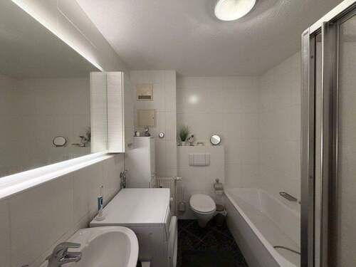 Badezimmer - Etagenwohnung mit 61,00 m&sup2; in Erlangen zur Miete