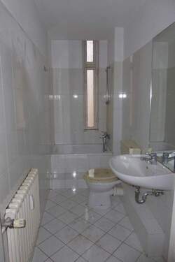 karls_bad.JPG - 2 Zimmer Etagenwohnung zum Kaufen in Berlin