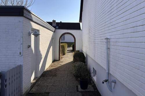 Zugang zum Haus - 5 Zimmer Einfamilienhaus zum Kaufen in Heiligenhafen