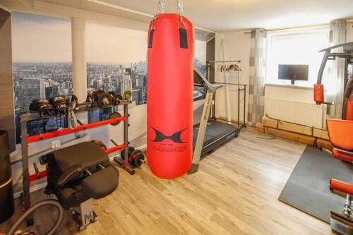 Fitnessstudio - UG. - 