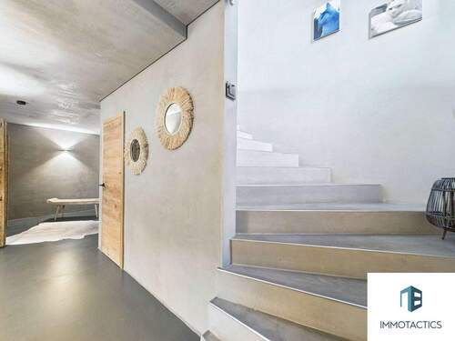 Flur / Treppenaufgang EG - 