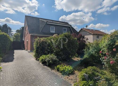 Hausansicht - 7 Zimmer Mehrfamilienhaus, Wohnhaus zum Kaufen in Biesenthal