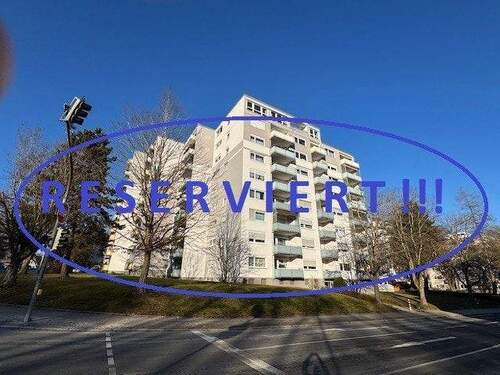 Reserviert - Hochwertige Wohnung mit Balkon - solide vermietet!