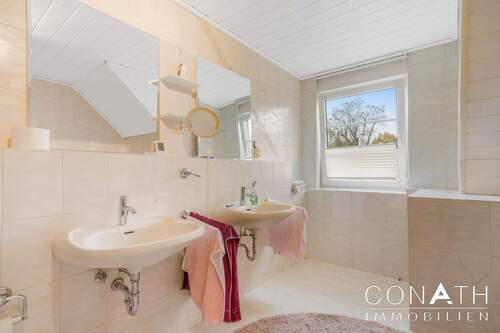 Conath-Immobilien_Harsefeld_Buxtehude_Fredenbeck -Tageslichtvollbad - 