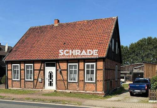 ...rechter Hand die Hofzufahrt - 5 Zimmer Mehrfamilienhaus, Wohnhaus zum Kaufen in Wittingen