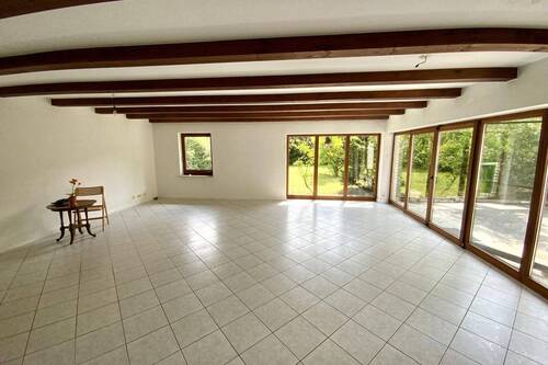 großzügiger lichtdurchfluteter Wohnbereich - 6 Zimmer Einfamilienhaus in Lübeck