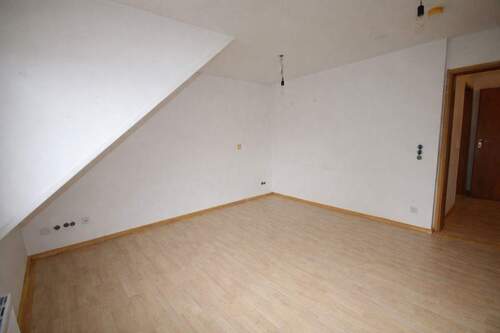 Wohnzimmer - 2 Zimmer Etagenwohnung in Eschborn