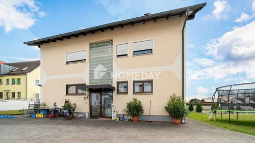 Außenansicht 1 - Stilvolle 4-Zimmer-Etagenwohnung mit großem Balkon