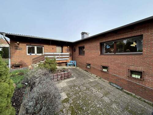 Hof - Zufahrt - 2 Zimmer Einfamilienhaus zum Kaufen in Schöningen