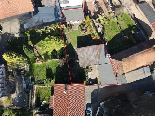 Blick von oben aufs Grundstück - 