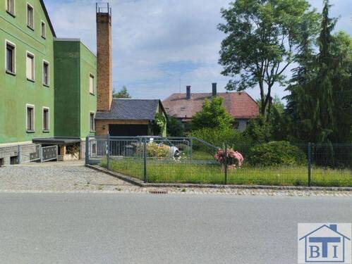 Einfahrt und Hausgarten - 1 Zimmer Gewerbeobjekt (Büro, Produktion, Verkauf) zum Kaufen in Neugersdorf