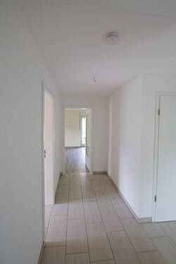 Flur in Richtung Wohnzimmer - 