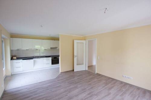 Wohnzimmer, Blick in Wohnküche - 3 Zimmer Etagenwohnung zur Miete in Achim
