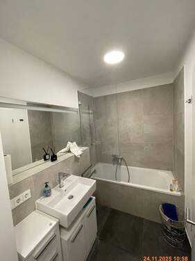 Badezimmer - Terrassenwohnung mit 97,00 m&sup2; in München zur Miete