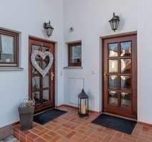 Eingangsbereich Haus 1 und Haus 2 - 5 Zimmer Doppelhaushälfte zum Kaufen in Gröbenzell