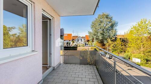 Balkon 2 - Charmante 2-Zimmer-Wohnung mit EBK, überdachtem Balkon und Stellplatz in Stutensee