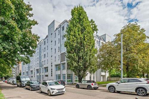 Hausansicht - ++ Lichtdurchflutetes Wohnen in Parknähe - sofort beziehbar ++