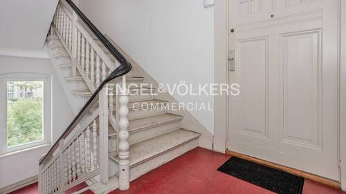 Treppenaufgang - Mehrfamilienhaus im Ilse-Kiez nahe Tierpark Berlin