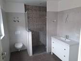 Bad mit ebenerdiger Dusche - 
