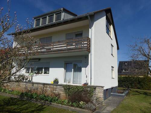 Bild 3 - 7 Zimmer Mehrfamilienhaus, Wohnhaus in Petersaurach