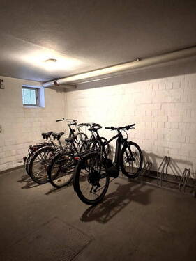 Fahrradkeller im Gebäude - 