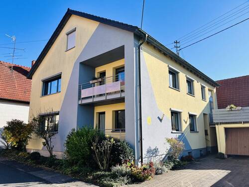Südwestansicht des Hauses - *PREISREDUZIERUNG* Energetisch modernisiertes 2-Fam.-Wohnhaus mit zusätzlich ausgeb. Dachgeschoss in ruhiger Lage!