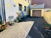 Hof mit Garage/Dachterrasse - Mehrfamilienhaus, Wohnhaus mit 275,00 m&sup2; in Hofheim zum Kaufen