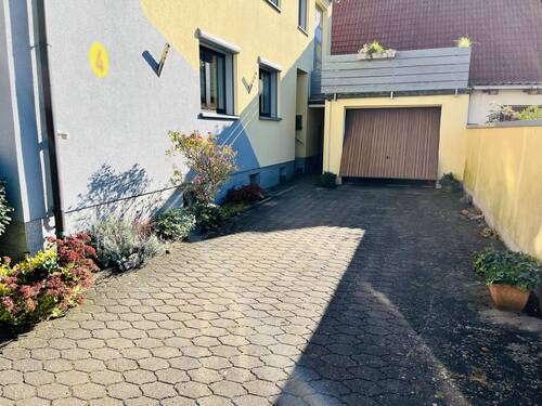 Hof mit Garage/Dachterrasse - Mehrfamilienhaus, Wohnhaus mit 275,00 m&sup2; in Hofheim zum Kaufen