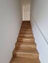 Treppenaufgang mit Holzstufen - 