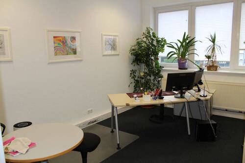 kleineres Büro - Zwei helle Büroräume mit Weitblick - attraktive Gemeinschaftsbüros im Herzen von Bönningstedt
