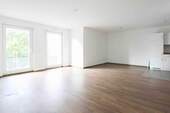Wohnzimmer - 2 Zimmer Etagenwohnung zum Kaufen in Steinbach (Taunus)